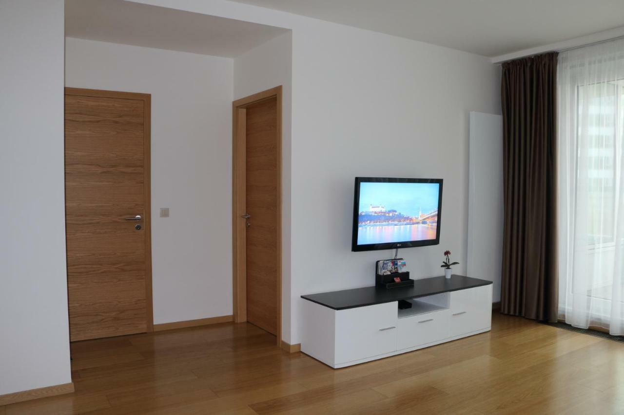 Panorama City Apartment With Free Parking Братислава Екстериор снимка